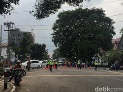 Kawasan DPRD Sumut Macet Akibat Demo, Polisi Lakukan Rekayasa Lalin