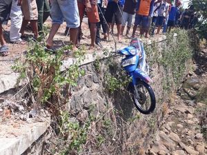 Kakek di Ngawi Jatuh ke Parit Hingga Tewas Gara-gara Jalan Berlubang