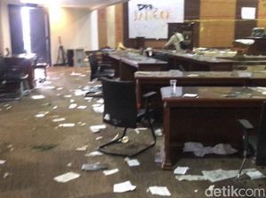 Tersangka Perusakan Gedung DPRD Sumbar Bertambah Jadi 3 Orang Tersangka Perusakan Gedung DPRD Sumbar Bertambah Jadi 3 Orang