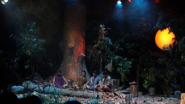 Pementasan Beralas Bumi Beratap Langit