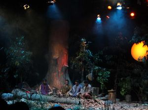 Pementasan Beralas Bumi Beratap Langit