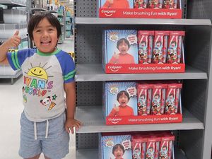 Anak 8 Tahun Ini Peringkat 1 Daftar YouTuber Terkaya Dunia, Raup Rp 364 M Anak 8 Tahun Ini Peringkat 1 Daftar YouTuber Terkaya Dunia, Raup Rp 364 M