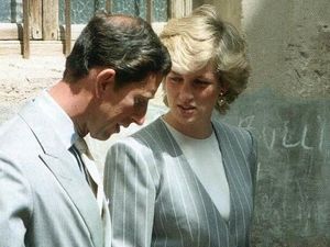 Ratu Elizabeth Disebut Desak Pangeran Charles Ceraikan Putri Diana