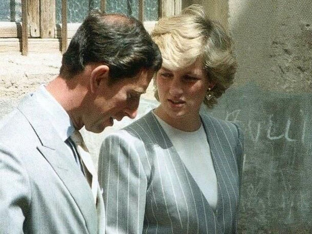 Ratu Elizabeth Disebut Desak Pangeran Charles Ceraikan Putri Diana Ratu Elizabeth Disebut Desak Pangeran Charles Ceraikan Putri Diana