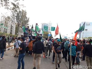 Dicegat ke DPR, Massa HMI Bergeser ke Kementerian LHK