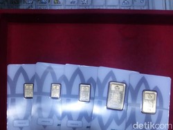 Usai Cetak Rekor, Harga Emas Antam Hari Ini Turun Ceceng