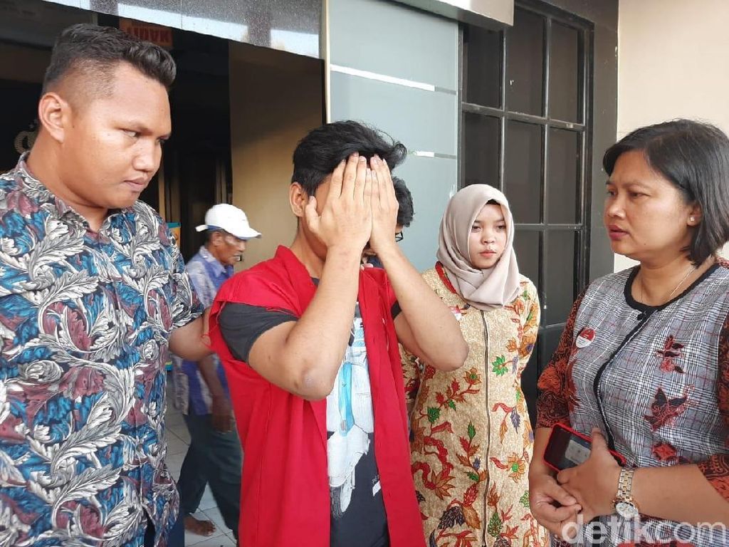 Bermodal Bakso dan Boneka, Guru Silat Ini Cabuli Anak di Bawah Umur Bermodal Bakso dan Boneka, Guru Silat Ini Cabuli Anak di Bawah Umur