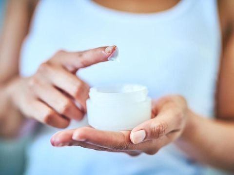 Bikin Wajah Rusak, 3 Risiko Menggunakan Krim Pemutih Abal-Abal