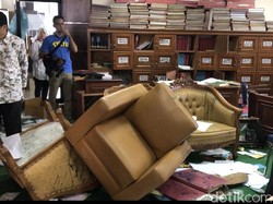 Gedung DPRD Sumbar Masih Berantakan Pasca-dirusak Demonstran