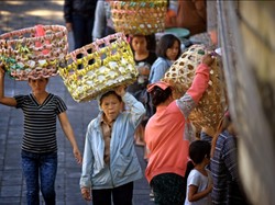 Mengais rejeki lewat keranjang