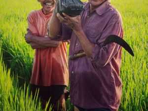Senyuman rasa syukur atas nikmat yang diberikan