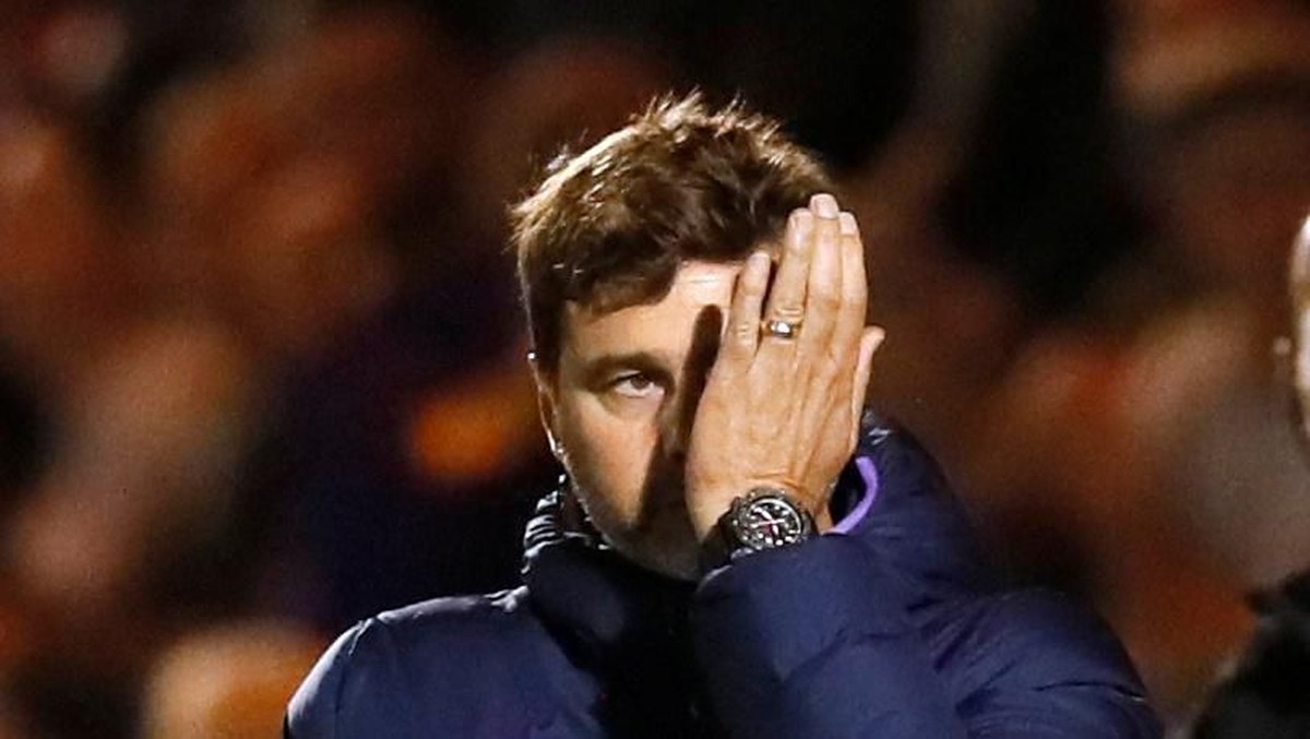 Mauricio Pochetino kedapatan menonton pertandingan bareng konsultan Manchester United (Foto: REUTERS/David Klein)