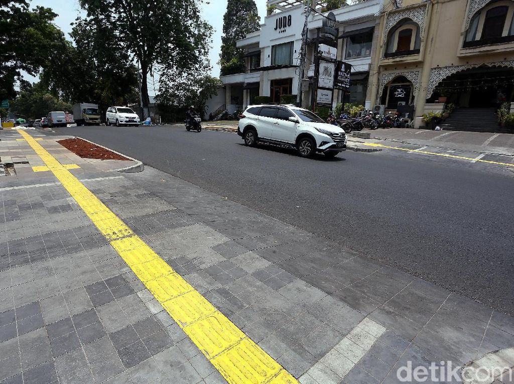 Alasan DKI Anggarkan Rp 1,2 Triliun untuk Trotoar: Demi Pejalan Kaki Alasan DKI Anggarkan Rp 1,2 Triliun untuk Trotoar: Demi Pejalan Kaki