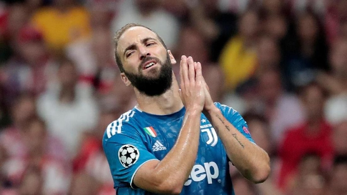 Gonzao Higuain tertarik bela River Plate di pengujung kariernya (Susana Vera/REUTERS