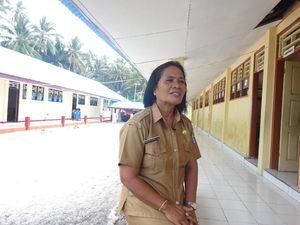 Kisah Guru SD Negeri Miangas Rela Tunggu 2 Minggu untuk Ambil Gaji