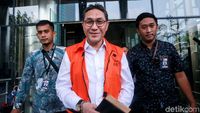 Senyum Sukiman Usai Diperiksa KPK