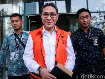 Senyum Sukiman Usai Diperiksa KPK