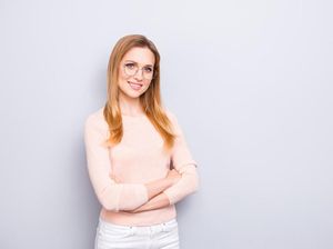 Tes Kepribadian: Bagaimana Cara Kamu Melipat Tangan di Depan Dada?