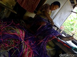 Melihat Topi Anyaman Khas Miangas yang Sudah Jarang Ditemukan