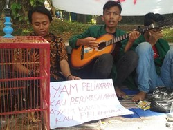 Demo Berlanjut di Tulungagung, Mahasiswa Nginap di Alun-alun