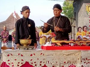 Sejarah Tradisi Mencuci Keris Malam 1 Suro dan Maknanya Sejarah Tradisi Mencuci Keris Malam 1 Suro dan Maknanya