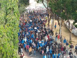 Massa di Makassar Kembali Long March ke DPRD Sulsel