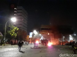 Demo Ricuh di Makassar, 1 Polisi Kena Anak Panah