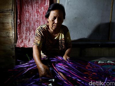Intip Proses Pembuatan Kerajinan Anyaman Khas Miangas