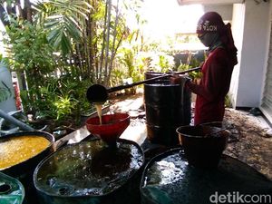 Semburan Minyak di Surabaya Masih Terjadi, Puluhan Drum Penuh Terisi