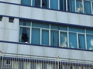 Dampak Kericuhan di Medan, Kaca Gedung DPRD Pecah-Pagar Jebol