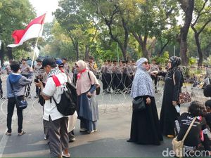 Hendak ke Istana, Massa Aksi Mujahid 212 Tertahan di Patung Kuda