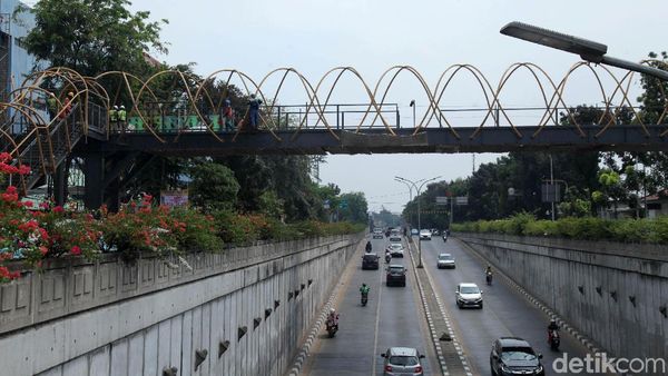 Melihat Progres Revitalisasi JPO Pasar Minggu