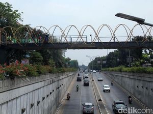 Melihat Progres Revitalisasi JPO Pasar Minggu