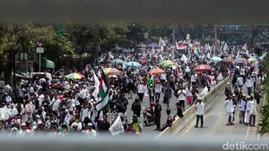 Usai Gelar Aksi di Patung Kuda, Massa Mujahid 212 Bubar