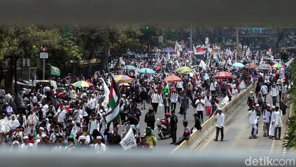 Usai Gelar Aksi di Patung Kuda, Massa Mujahid 212 Bubar