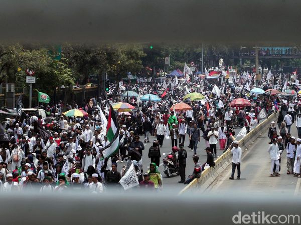 Usai Gelar Aksi di Patung Kuda, Massa Mujahid 212 Bubar