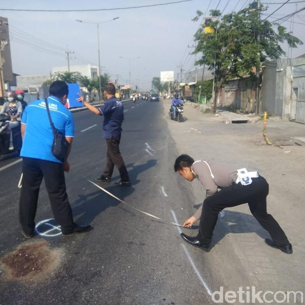 Berangkat Sekolah, Seorang Siswi SD di Sidoarjo Tewas Tertabrak Bus Berangkat Sekolah, Seorang Siswi SD di Sidoarjo Tewas Tertabrak Bus