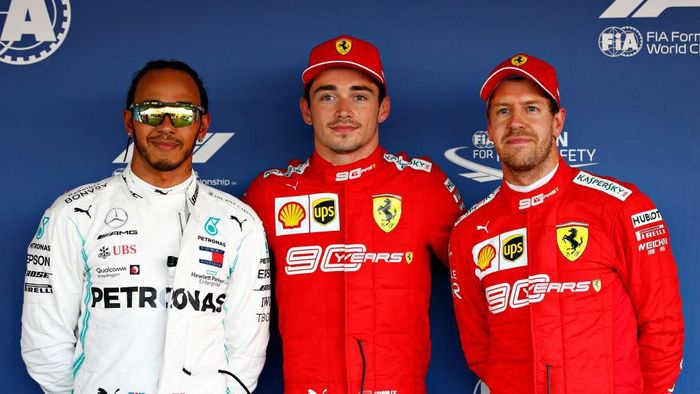 Charles Leclerc merebut pole position GP Rusia 2019, mengungguli Lewis Hamilton (kiri) dan rekan setimnya di Ferrari, Sebastian Vettel (kanan). (Foto: Will Taylor-Medhurst/Getty Images)