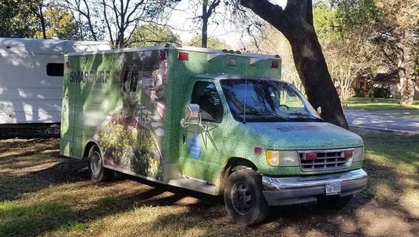 Keren! Ambulans Ini Disulap Jadi Rumah Minimalis