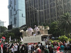 Serukan Takbir dan Selawat, Massa Aksi Mujahid 212 Bergerak ke Istana