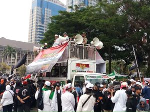 Orasi Aksi Mujahid 212 Singgung Hoax Ambulans Bawa Batu Orasi Aksi Mujahid 212 Singgung Hoax Ambulans Bawa Batu