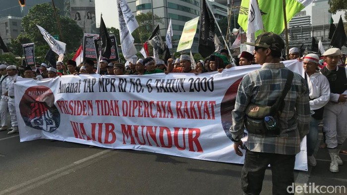 Aksi Mujahid 212 melakukan long march ke Istana Negara. (Rolando/detikcom)