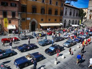 Mobil Klasik Ferrari Konvoi di Roma