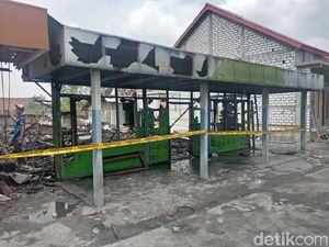 Ditinggal Kerja Bakti di Masjid, Sebuah Rumah di Lamongan Ludes Terbakar