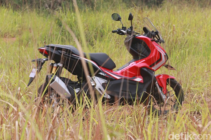 Honda ADV 150 PT Astra Honda Motor (AHM) sudah luncurkan skutik yang jadi fenomenal di kelompok pencinta roda dua Indonesia. Motor itu Adalah Honda ADV 150. Penasaran?