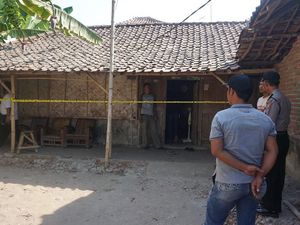 Eks Anak Punk yang Ditangkap Densus Satu Jaringan Polwan Radikal Eks Anak Punk yang Ditangkap Densus Satu Jaringan Polwan Radikal