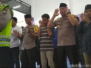 Mahasiswa dan Polisi di Probolinggo salat Gaib Doakan Randi dan Yusuf