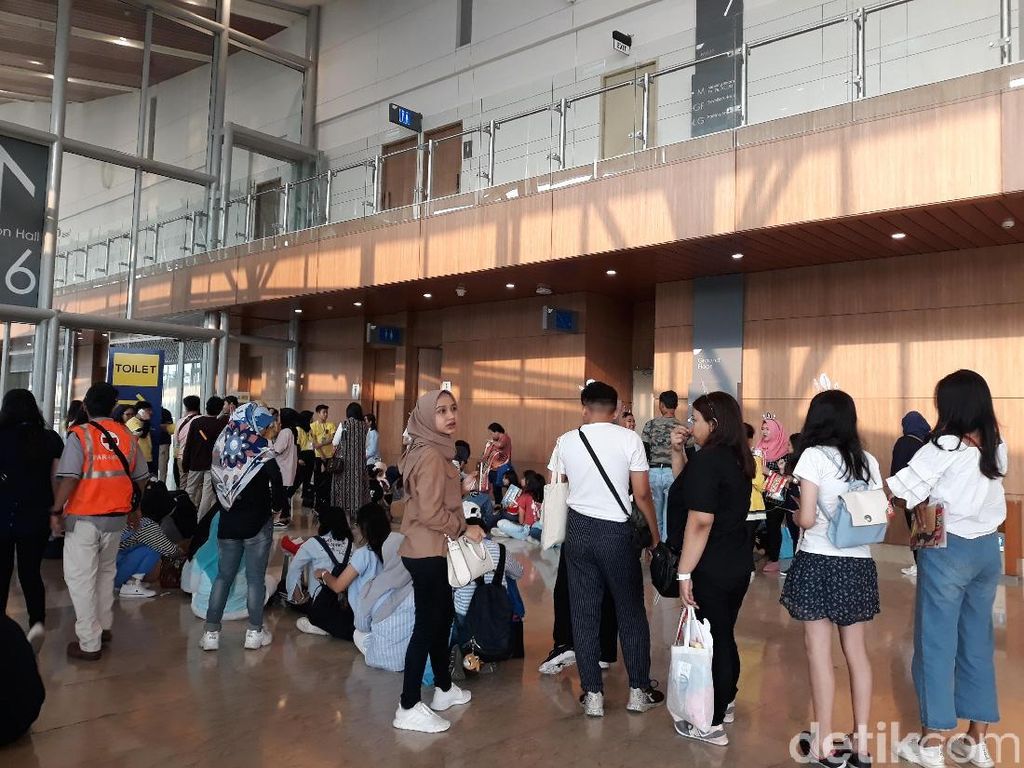 Yuk Intip Euforia Fans di Super K-Pop Festival Hari Pertama! Yuk Intip Euforia Fans di Super K-Pop Festival Hari Pertama!