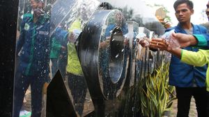 Mahasiswa Gelar Aksi Bersih-bersih KPK