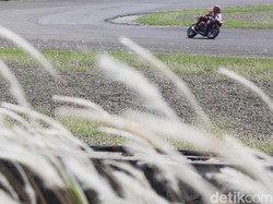 Banyak Aspal Terkelupas, Sirkuit Sentul Dikeluhkan